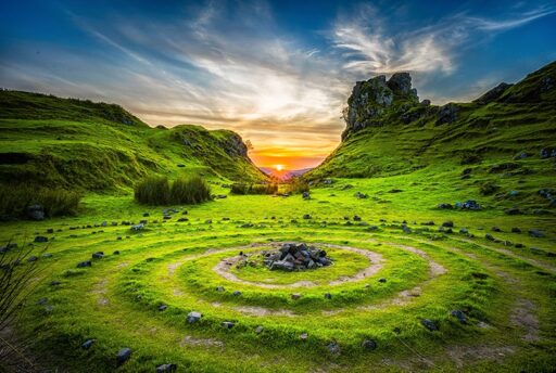 Espiral celta en el suelo, en la isla Skye, Escocia.